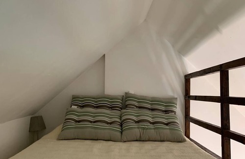 Courcerault Apartment | Charming studio in 17th century farmhouse on working horse farm