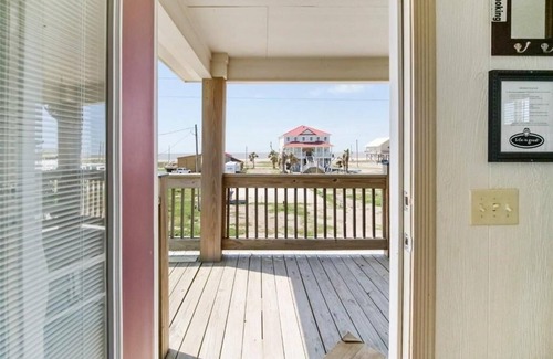 Holly Beach House | Charming Studio house with WiFi & AC in brilliant Holly Beach, La