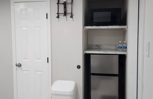 West Park Apartment | Charming studio in wonderful West Park with WiFi, AC