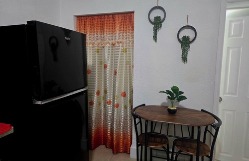 Hialeah Apartment | Charming studio ,no extra fees ,minutes from the airport.