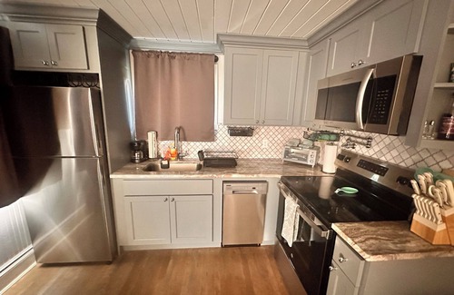 Charleston Apartment | Charming studio on Kanawha Blvd E in Charleston - steps from the state capitol