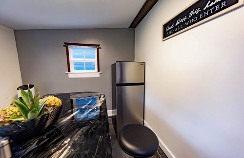 Indianapolis Apartment | Charming studio with WiFi and AC in lovely Indianapolis