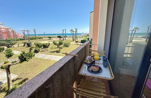 Saint-Hippolyte Apartment | Charming Studio with sea view + direct sea access