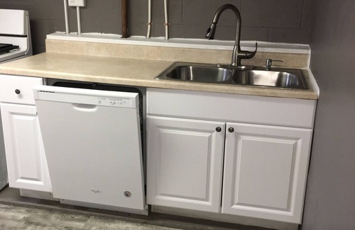 Oakmont Apartment | Charming studio with AC and WiFi in delightful Oakmont.