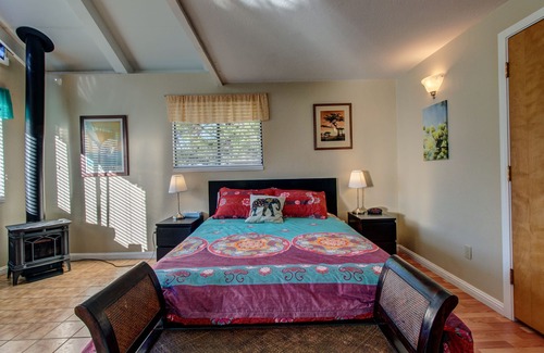 Mendocino House | Charming Studio with WiFi - Walking Distance to Caspar Beach
