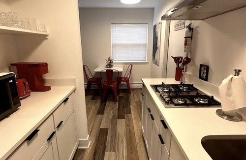 Riverside Apartment | Charming Suite in Berwyn/Forest Park