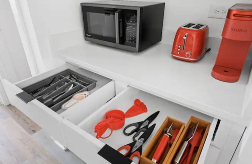 Riverside Apartment | Charming Suite in Berwyn/Forest Park