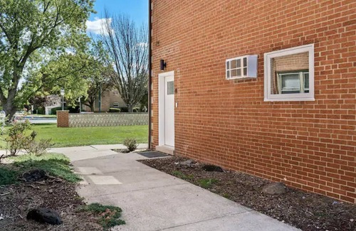 Riverside Apartment | Charming Suite in Berwyn/Forest Park