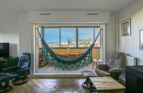 Mazargues Apartment | Charming T3 with balcony and view