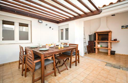 Peniche Apartment | Charming T3 with patio, beach and surf