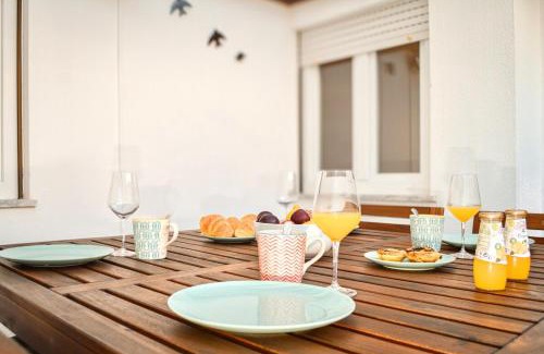 Peniche Apartment | Charming T3 with patio, beach and surf