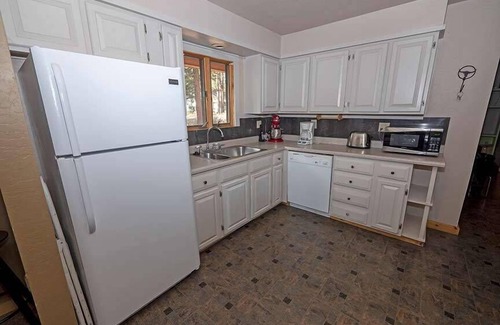 Al Tahoe Cabin | Charming Tahoe Cabin just Blocks to the Beach!