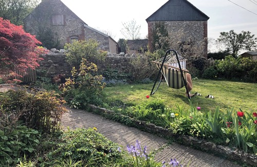 Chard Cottage | Charming thatched cottage in quiet Dorset countryside