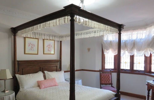 Killcare House | Charming Three bedroom cottage walking distance to the beach