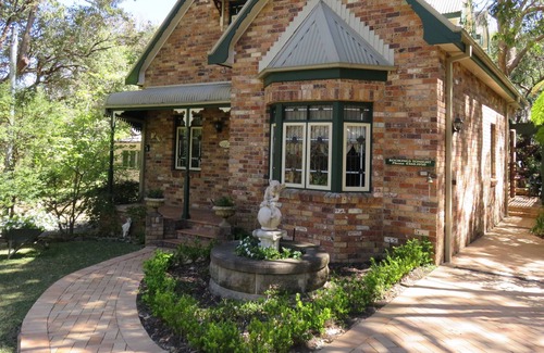 Killcare House | Charming Three bedroom cottage walking distance to the beach