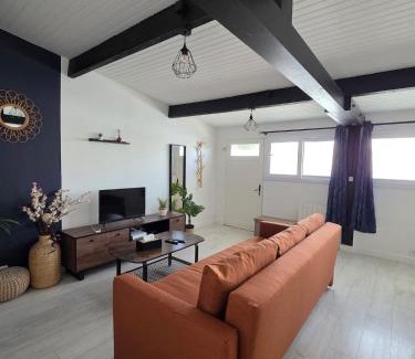 Pontault-Combault Apartment | Charming townhouse for 5 people