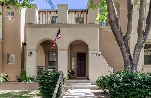 Verrado Main Street District House | Charming Townhome in the heart of Verrado: Walk to Golf, Hiking, Shops & Dining