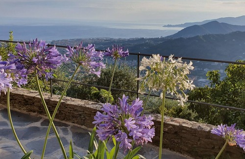 Cogorno House | Charming typical stone house with stunning sea views and privacy