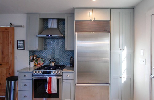Isle of Palms House | Charming updated 2 Bedroom Beach Cottage. Walk to the Beach! Pet Friendly