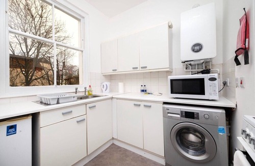 Cantelowes Apartment | Charming Victorian House in London