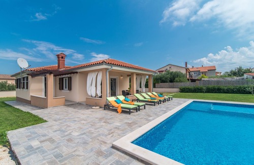 Liznjan Villa | Charming Villa Amalia near the beach with private pool.
