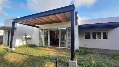 New Grove House | Charming Villa in a connected Countryside