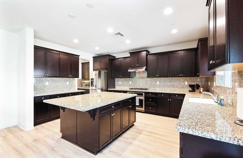 Ontario House | Charming Villa Retreat on Bennington - A Perfect Getaway Awaits You Here #41282