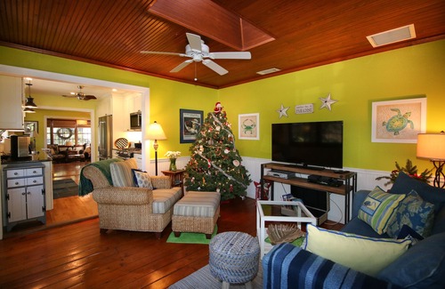 Safety Harbor House | Charming walkable downtown bungalow, 'The Blue Heron'