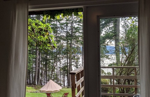 Pender Island Cabin | Charming Waterfront Cabin with Serene breathtaking Views - Pender Island Retreat