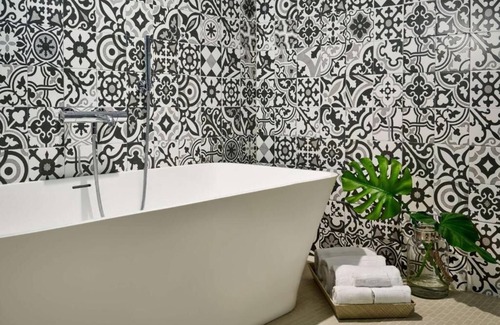 Rock Harbor Hotel | Charming Waterfront Gateway in Key Largo! Outdoor Pool, Beach, Pets Allowed!