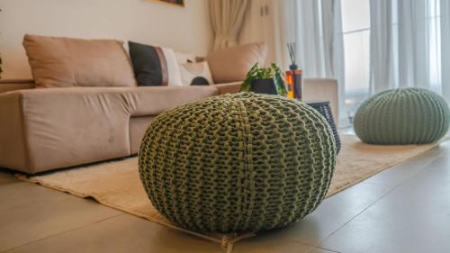 Roman Ridge Apartment | CharmSlot at Nova