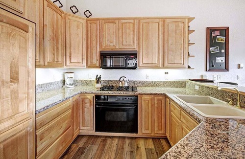 Baldy Mountain House | Charter Ridge 60: Spacious 4BR townhome in Breckenridge with ski area views and hot tub!