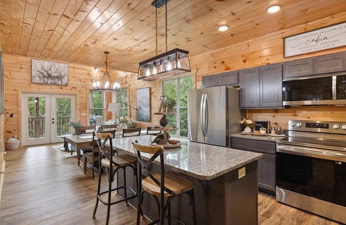 Gatlinburg - Pigeon Forge Cabin | Chasing The Son Cabin 3 Bedroom Cabin by RedAwning
