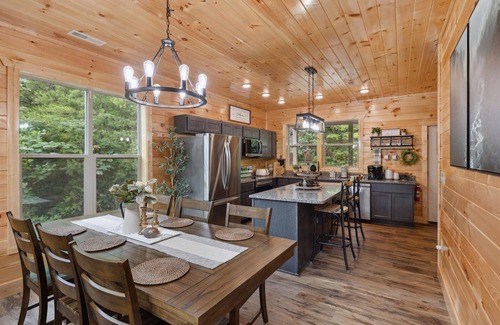 Gatlinburg - Pigeon Forge Cabin | Chasing The Son Cabin 3 Bedroom Cabin by RedAwning