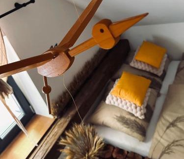 Cerna V Posumavi House | Chata Lipno s vinným sklepem a mechovým interiérem