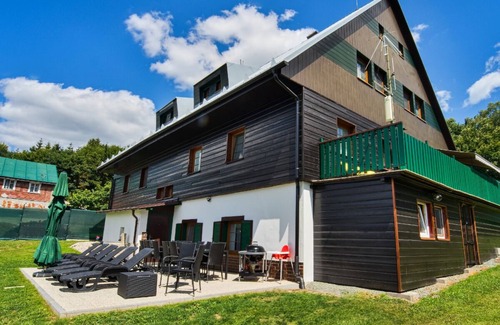 Sediviny Cabin | Chata Markétka je situována ve vesničce Šediviny, cca 3 km od střediska Deštné.