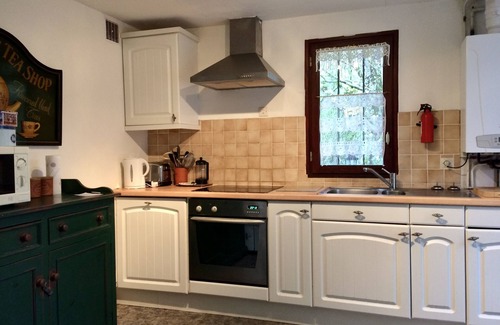 Chatain Cottage | Chatain - Cottage - Sleeps 5 - Pool - Garden