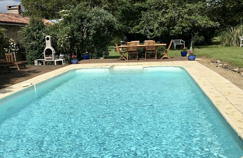 Chatain Cottage | Chatain - Cottage - Sleeps 5 - Pool - Garden