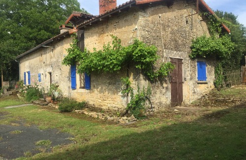 Chatain Cottage | Chatain - Cottage - Sleeps 5 - Pool - Garden