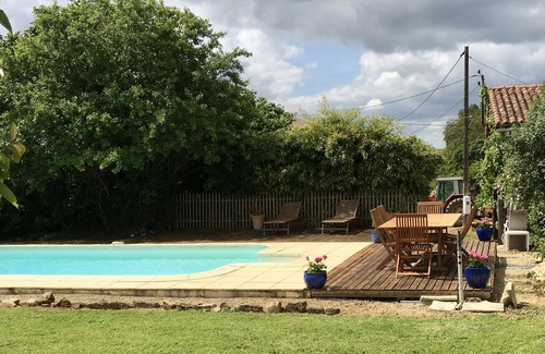 Chatain Cottage | Chatain - Cottage - Sleeps 5 - Pool - Garden