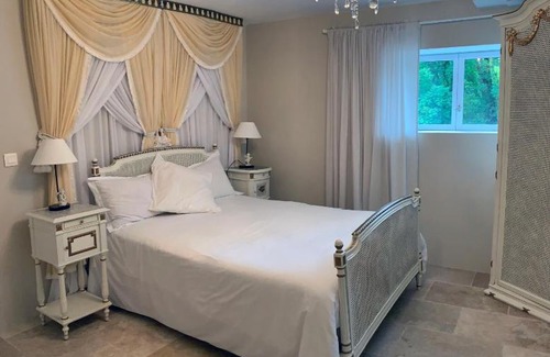 Saint-Christoly-de-Blaye Apartment | Chateau Bavolier