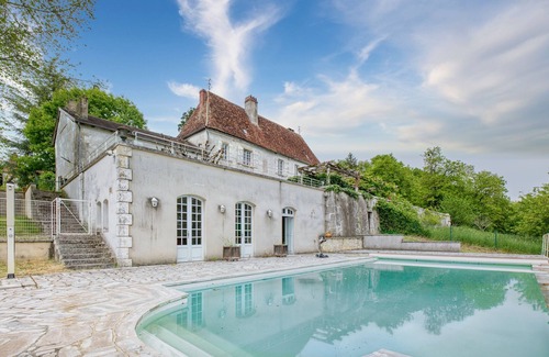 Perigueux House | Château Barbadeau – Exceptional Stay with Private Pool in the Heart of Périgord