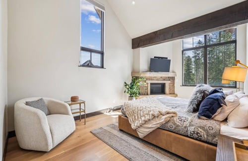 Peak 8 Hotel | Chateau Breck: Spacious 4BR townhome in Breckenridge with stunning mountain views! New Listing!