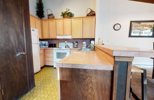 Mammoth Lakes Condo | Chateau de Montagne 17 Spacious Family Townhome with Great Complex Amenities On Shuttle Route by RedAwning