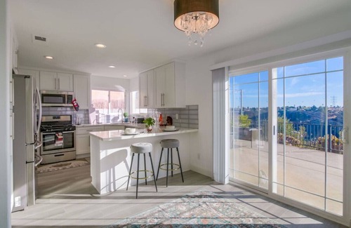 Sorrento Valley House | Chateau Propico - 5BR+3BA | Lux, Fire Pit, Views