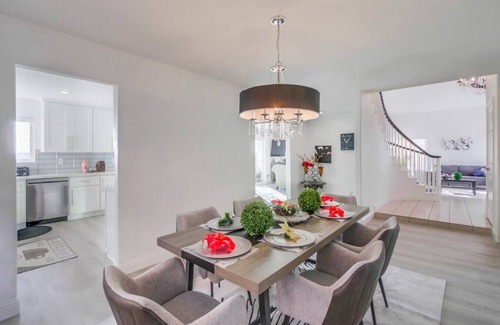 Sorrento Valley House | Chateau Propico - 5BR+3BA | Lux, Fire Pit, Views