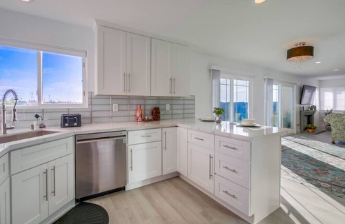 Sorrento Valley House | Chateau Propico - 5BR+3BA | Lux, Fire Pit, Views