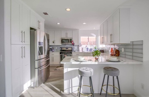 Sorrento Valley House | Chateau Propico - 5BR+3BA | Lux, Fire Pit, Views