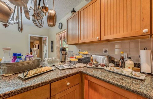 Chassahowitzka Bed & Breakfast | Chaz River Suite Summ