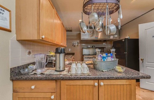 Chassahowitzka Bed & Breakfast | Chaz River Suite Summ